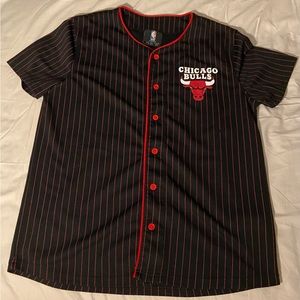 NBA Chicago Bulls Mens button up shirt.